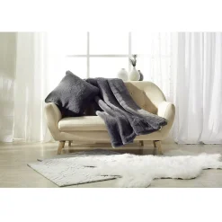 Coussin effet fourrure 2 coloris