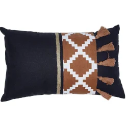 Coussin noir et marron motif géométrique et pompons