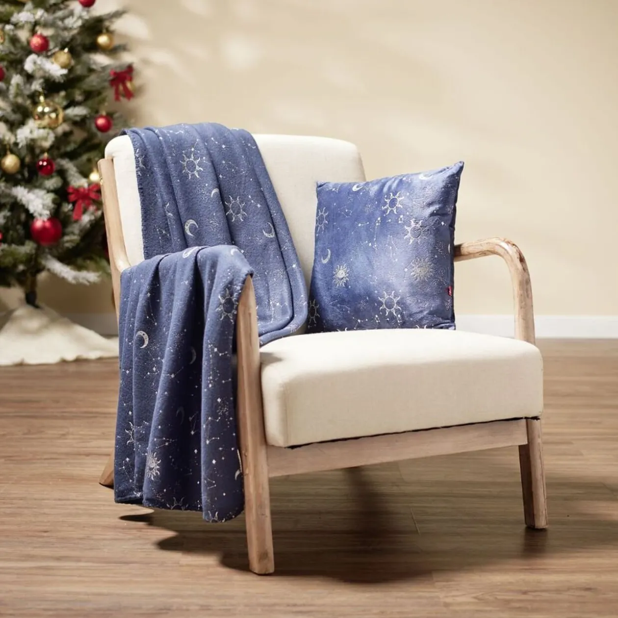 Coussin 40x40cm avec plaid 130x170cm thème astro bleu imprimé argenté