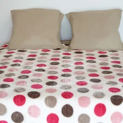 Couverture blanche à pois colorés