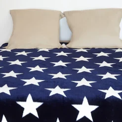 Couverture bleue design étoiles blanches