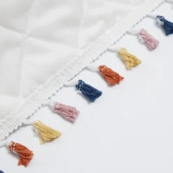 Dessus de lit uni blanc bordure pompons multicolores