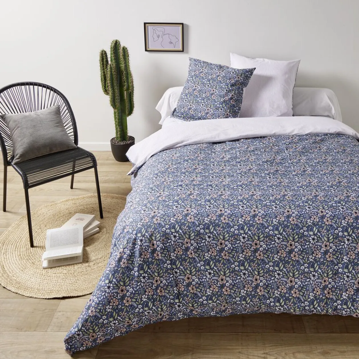 Parure de lit 2 personnes 240x220cm réversible motif floral vert et blanc