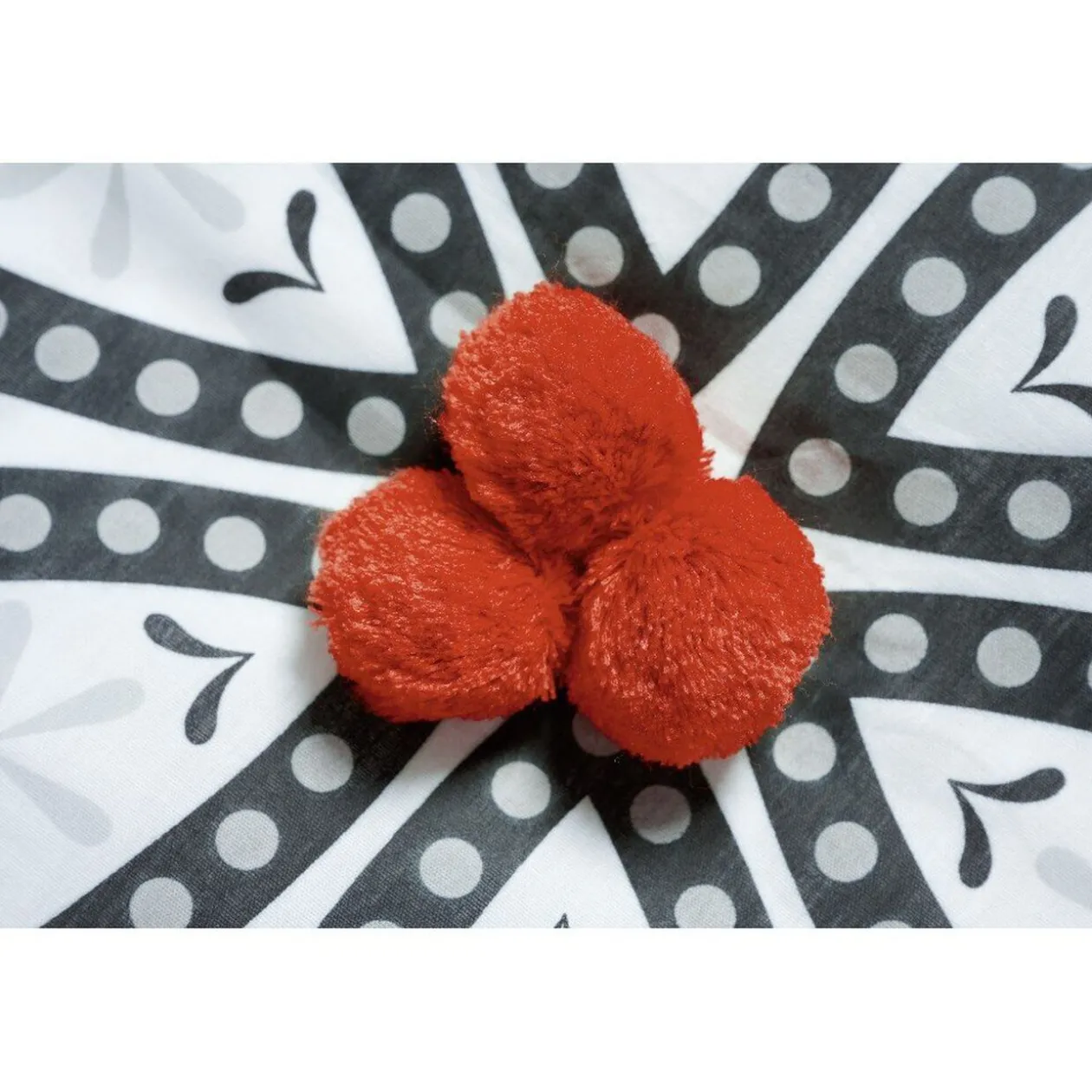 Parure de lit 2 places à pompons motif mandala jaune ou rouge