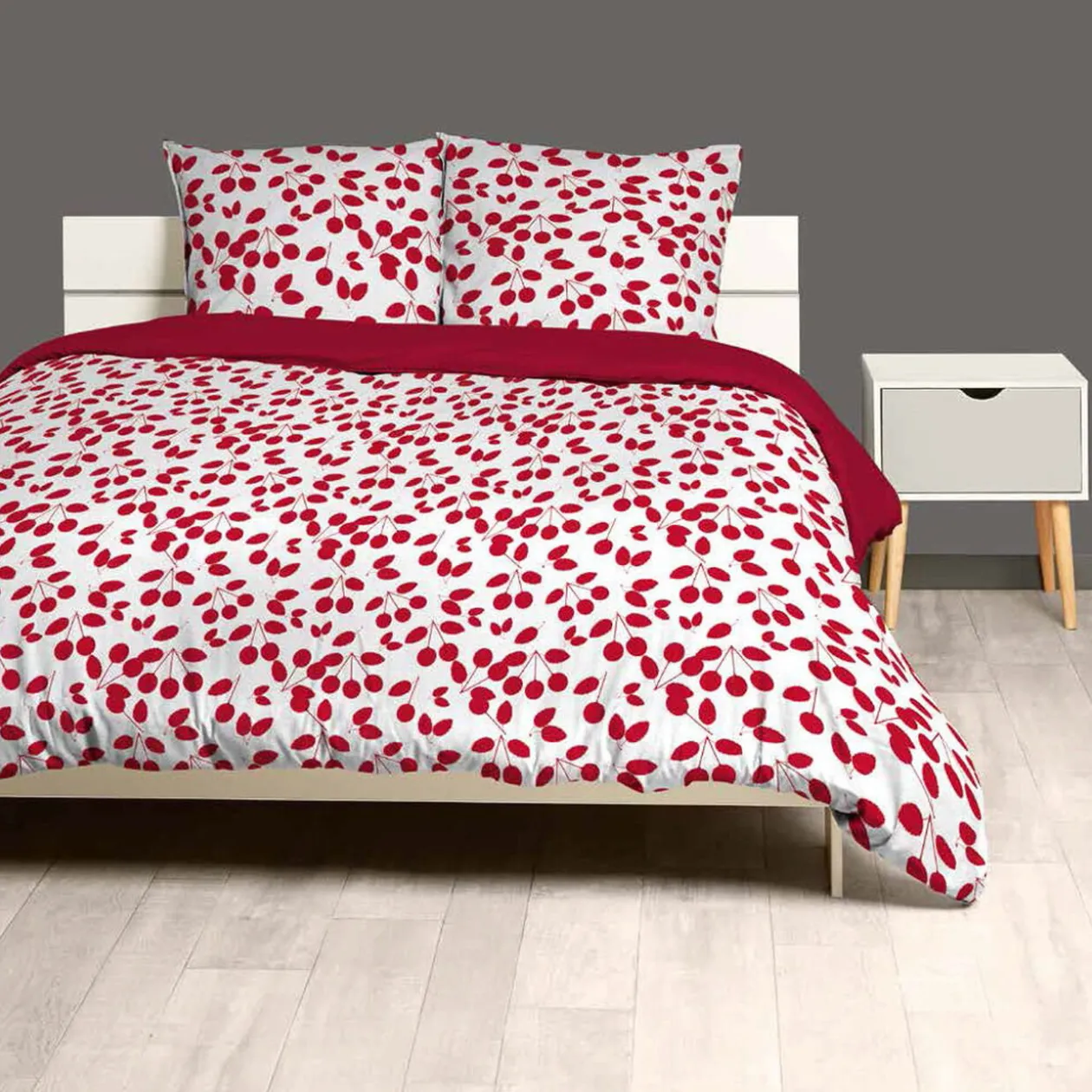 Parure de lit 2 places blanche à motifs cerises rouges