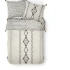 Parure de lit blanc cassé motifs berberes noirs avec pompons