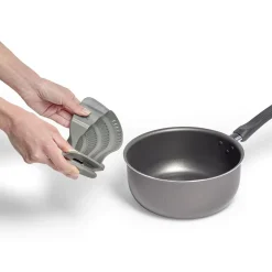 Passoire casserole à clips silicone gris