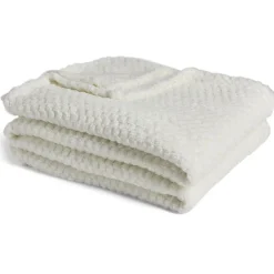 Plaid 150x200cm flanelle polyester - 3 modèles