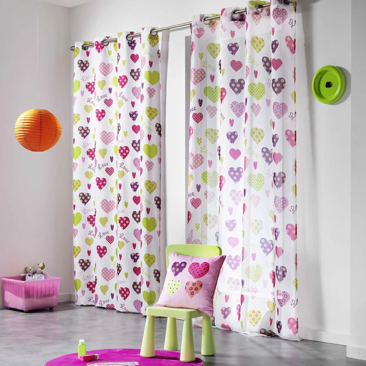 Rideau à oeillets motif coeurs multicolores