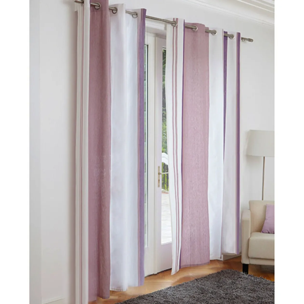 Rideau à oeillets rayé rose blanc