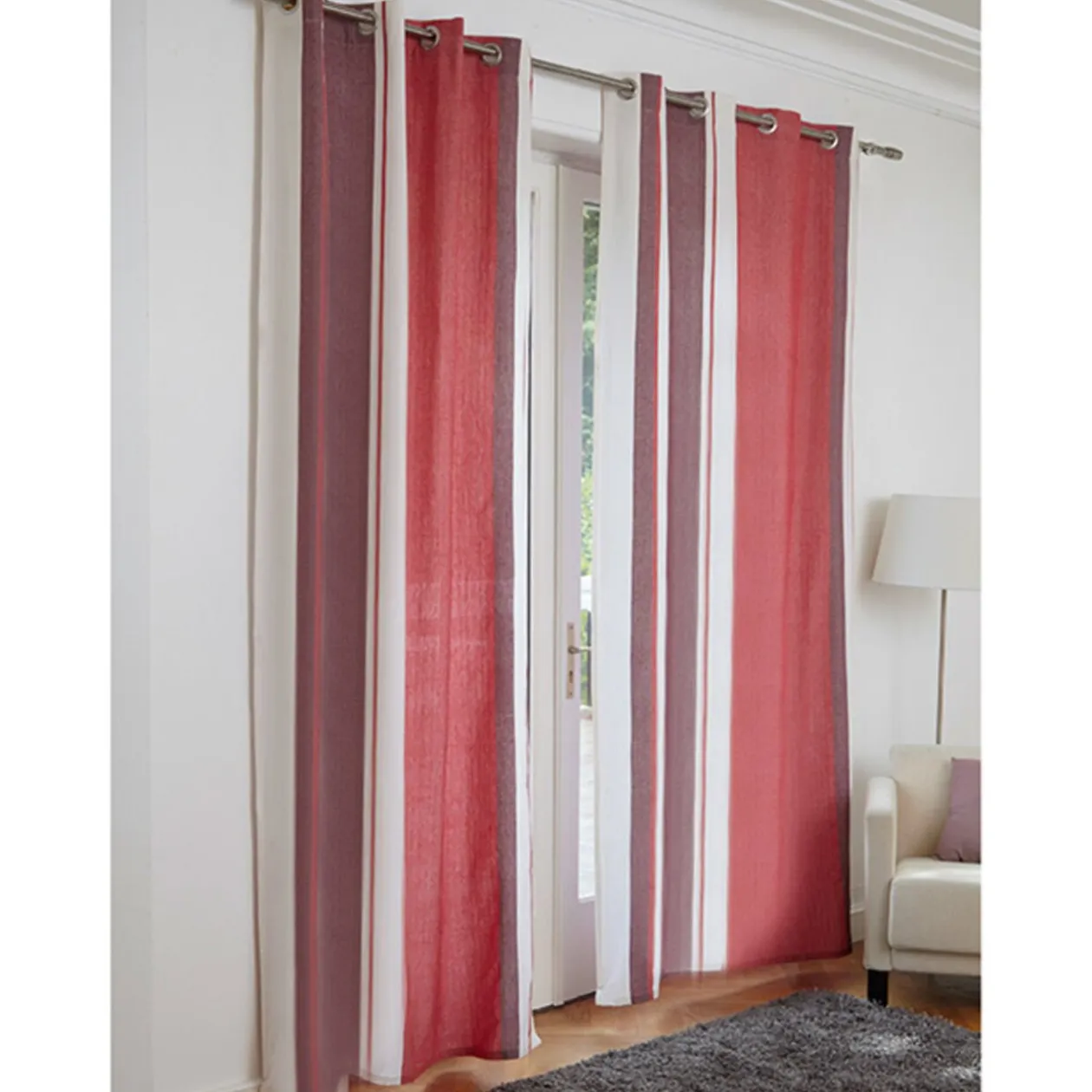Rideau à oeillets rayé rouge blanc