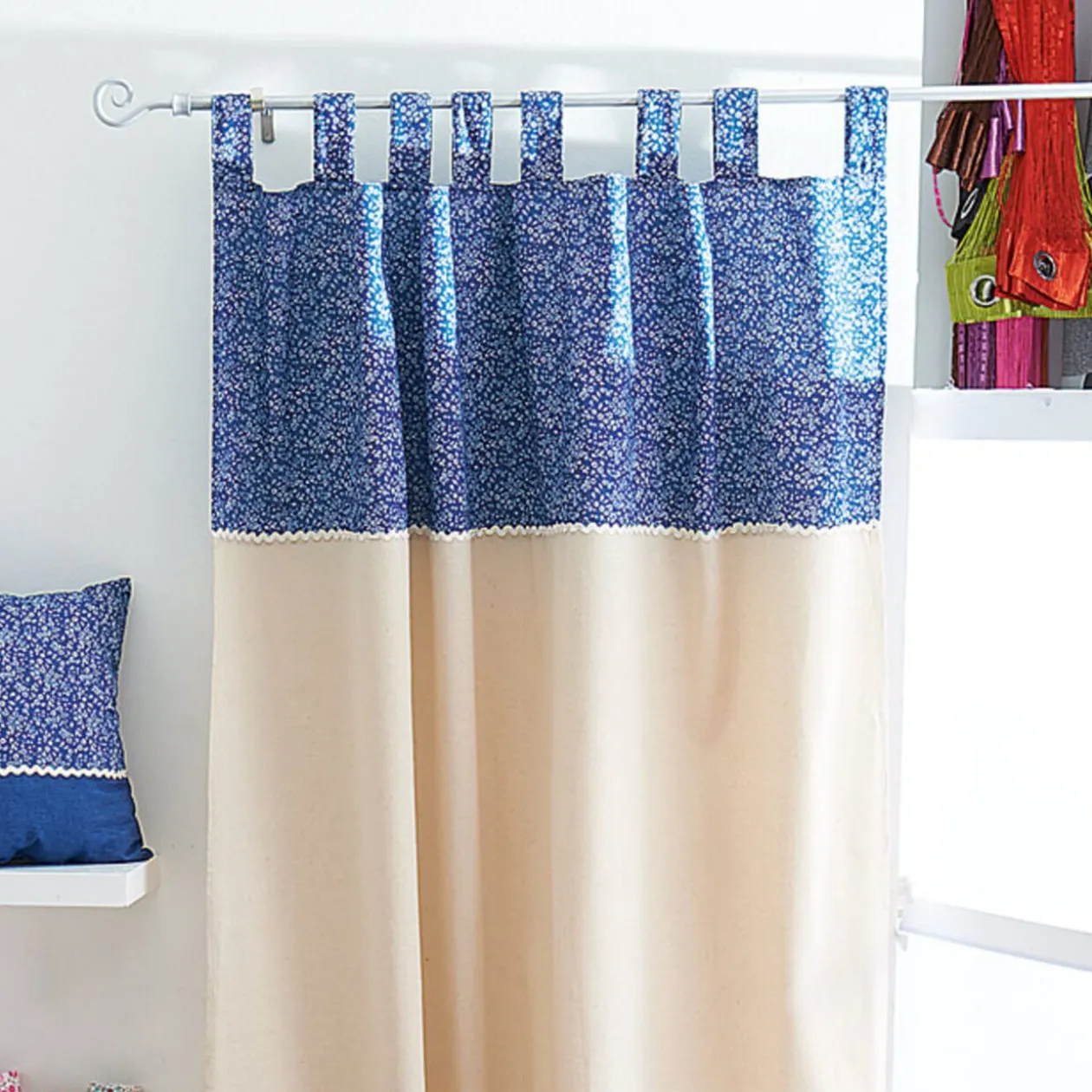 Rideau à pattes bleu motif Liberty