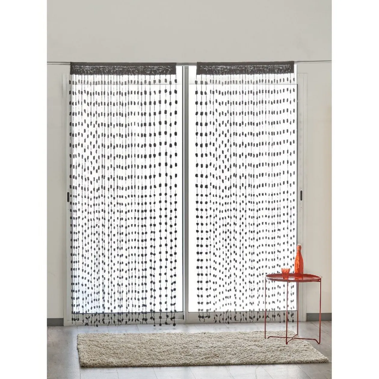 Rideau fils pompons noirs