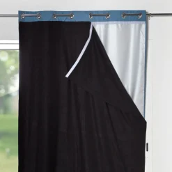 Rideau occultant et isolant à oeillets