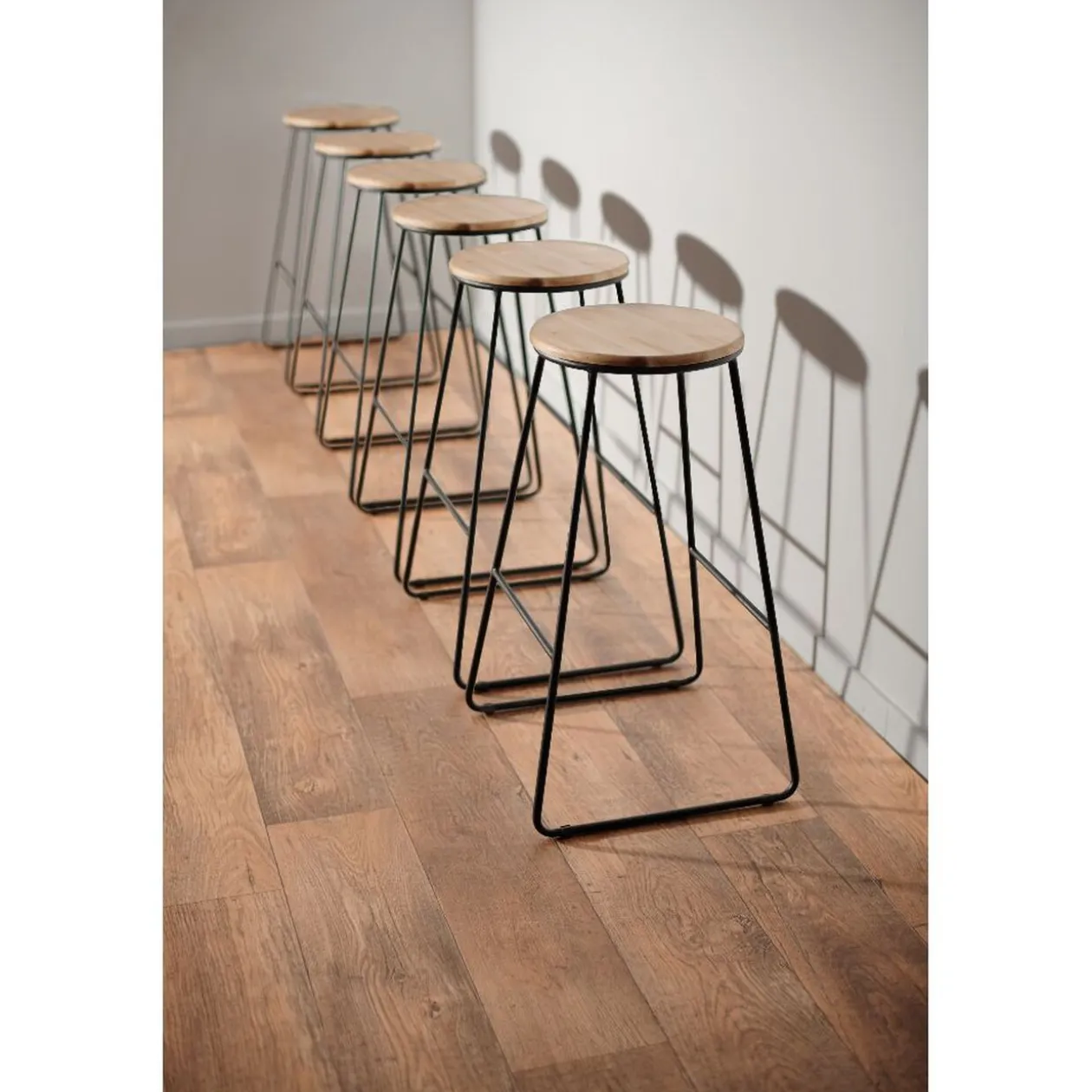 Tabouret de bar assise en pin et pied métal 42x42xH70,5cm