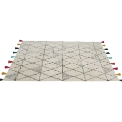 Tapis à pompons multicolores motif losange noir