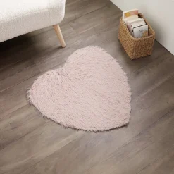 Tapis coeur effet fourrure rose ou beige 60x60cm