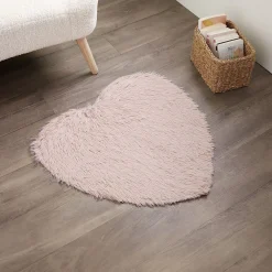 Tapis coeur effet fourrure rose ou beige 60x60cm