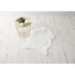 Tapis peau de bête blanc