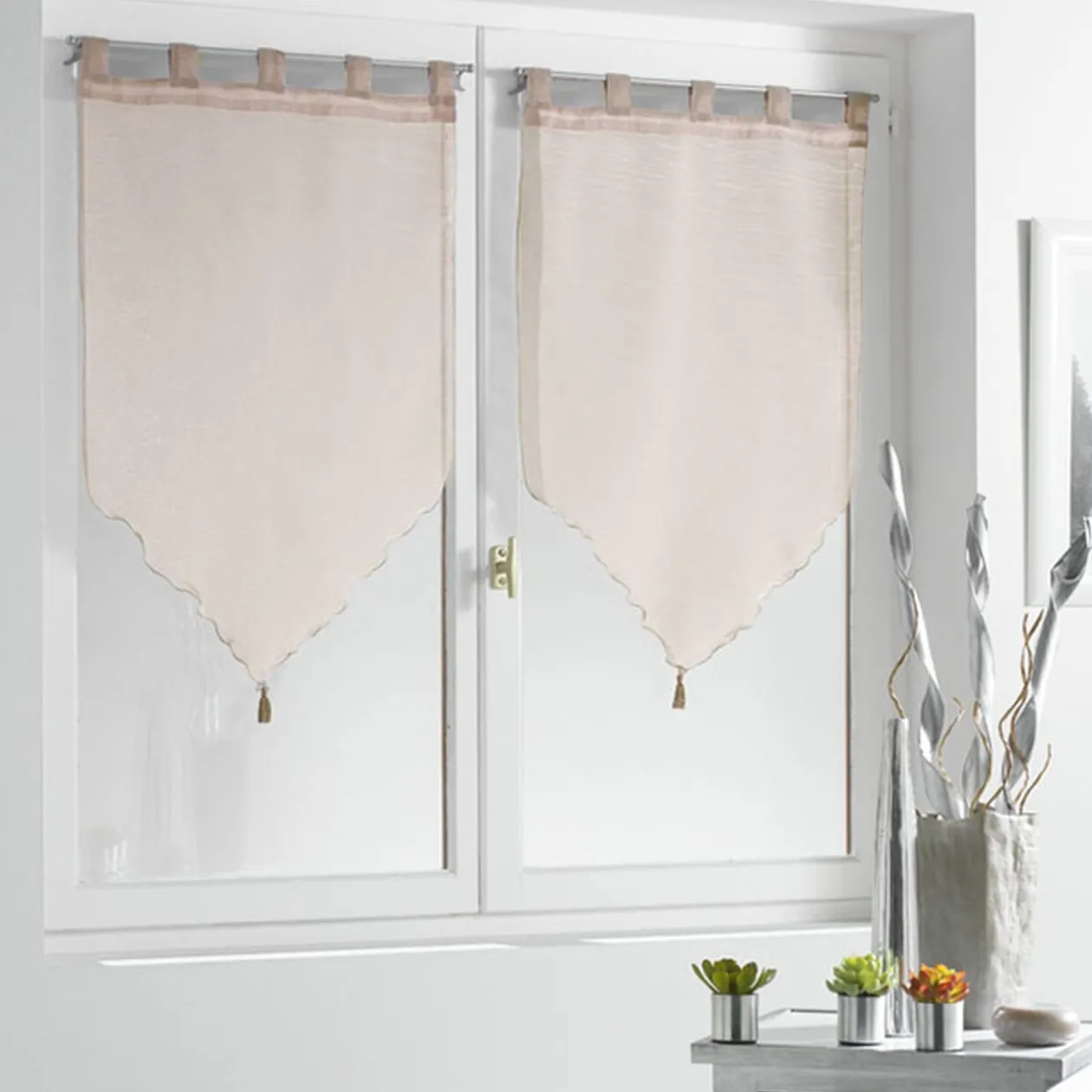 Vitrage passe tringle voile uni taupe pointe pompon 60x120cm x2